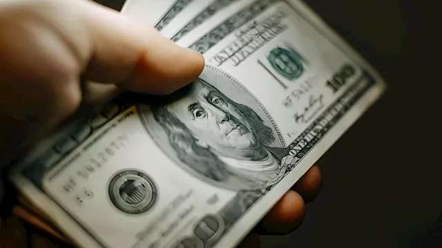 سعر الدولار يرتفع في 10 بنوك مقابل الجنيه مع ختام تعاملات اليوم